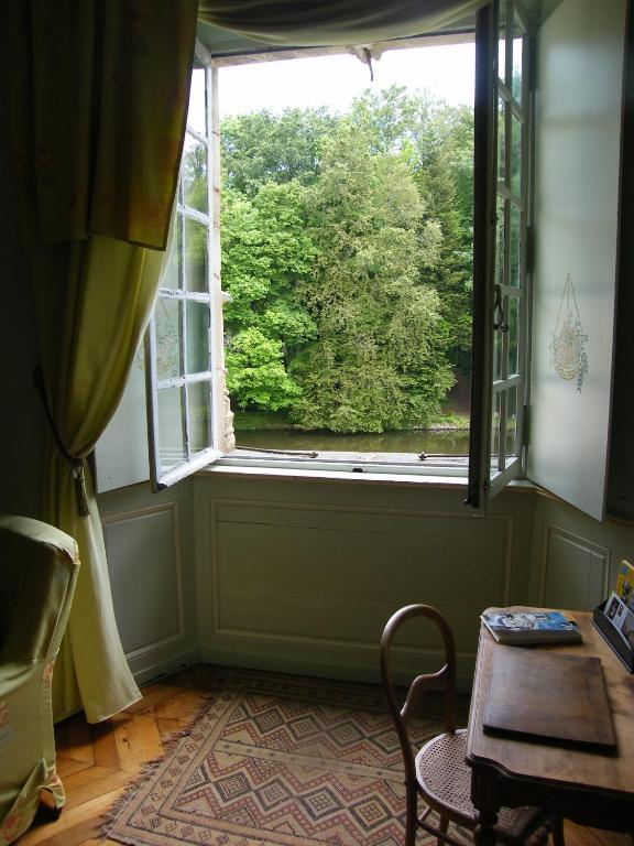Saint-Dier-dʼAuvergne Chateau Des Martinanches الغرفة الصورة