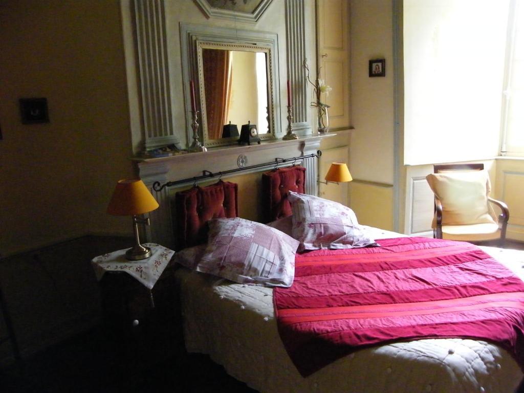 Saint-Dier-dʼAuvergne Chateau Des Martinanches الغرفة الصورة