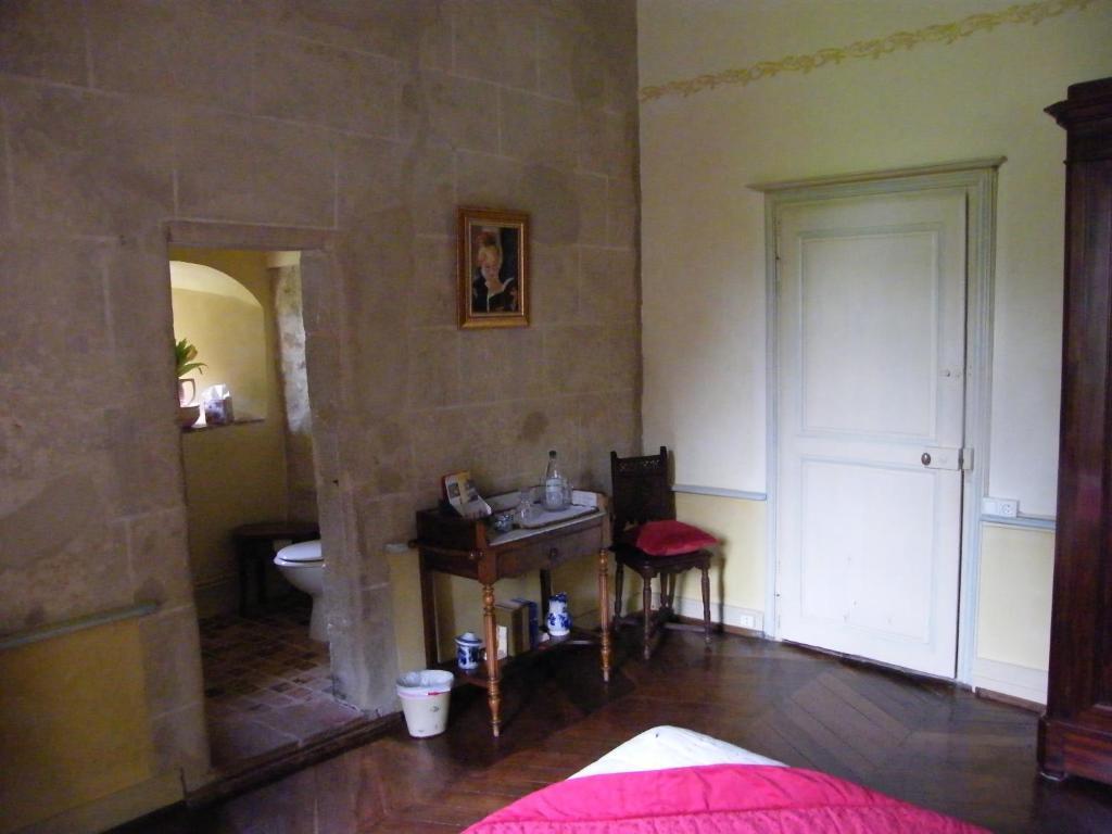 Saint-Dier-dʼAuvergne Chateau Des Martinanches الغرفة الصورة